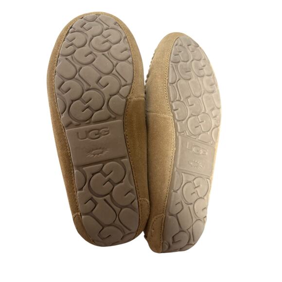 UGG Tan Sheepskin Suede Pompom Moccasin Slip On Shearling Slippers Size 8.5 - Picture 6 of 7